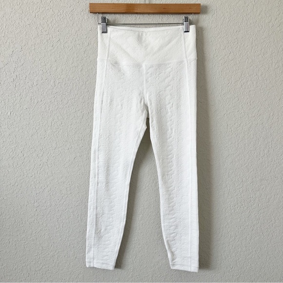 VIMMIA High Waisted Energy Wave Legging in White Textured Size Small NWOT - Picture 2 of 7
